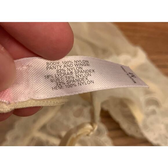 Victoria's Secret cream lace Lingerie - Picture 8 of 9